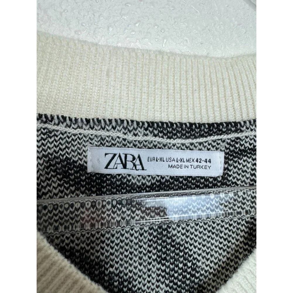 Zara Mens L-XL Abstract Jacquard Knit Sweater Vest White Black V-Neck Graffiti